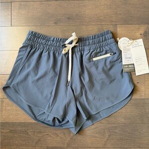 Vuori. Clementine 2.0 4” shorts. Size XS.
